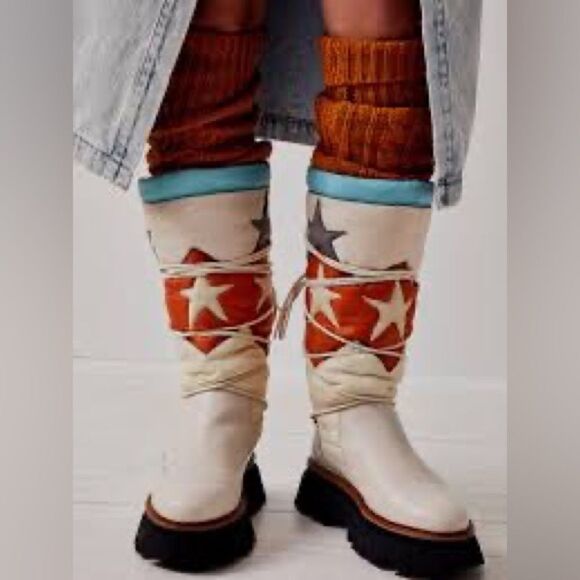 Montrose Puffer Boots  - Picture 2 of 7